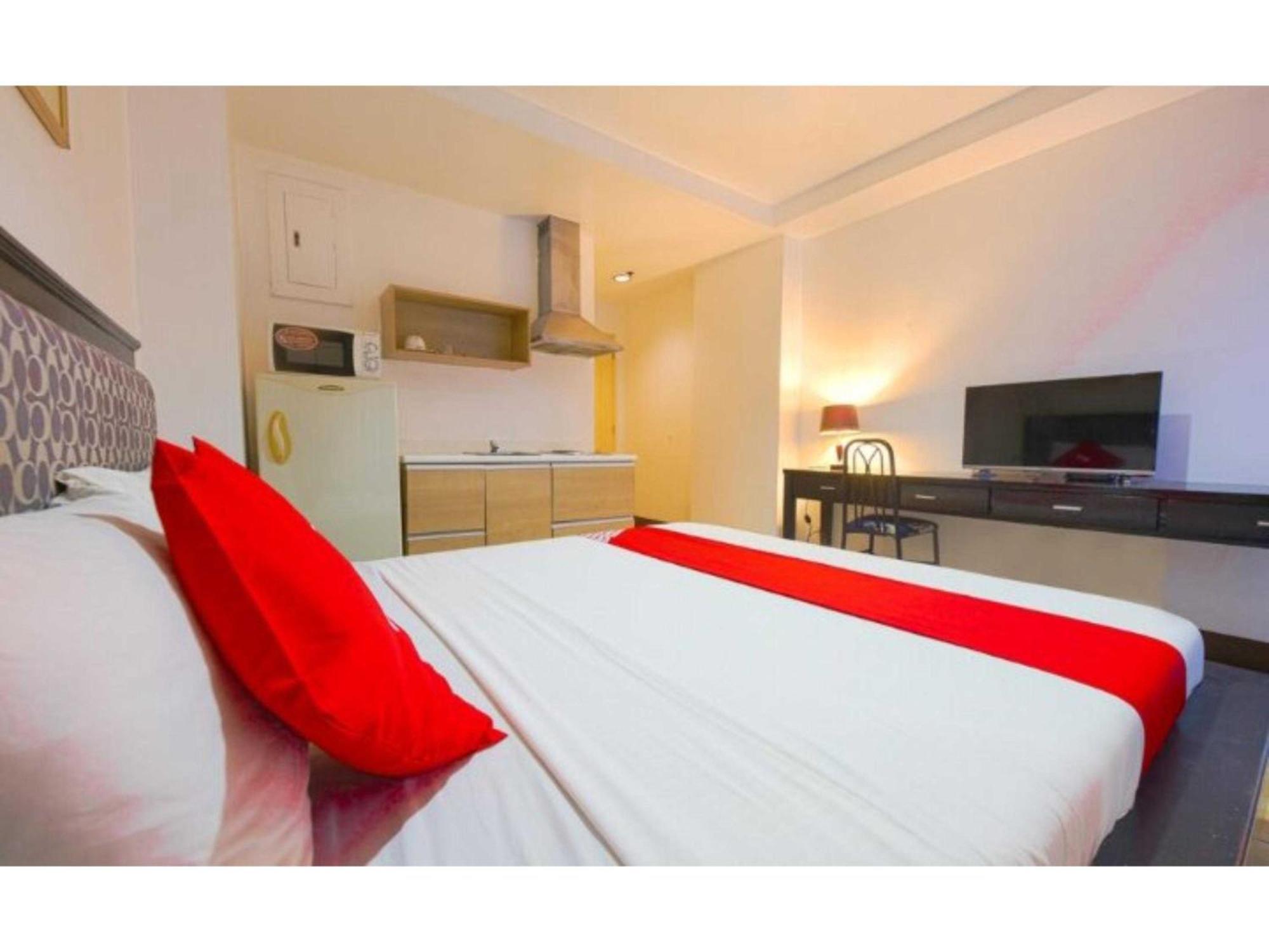 Oyo 769 Poblacion Suites Polaris Makati City Екстер'єр фото