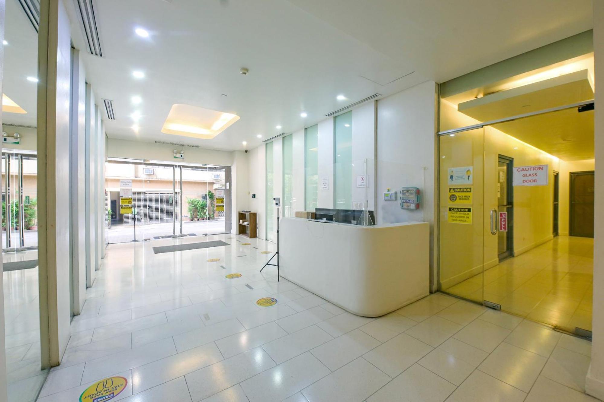 Oyo 769 Poblacion Suites Polaris Makati City Екстер'єр фото