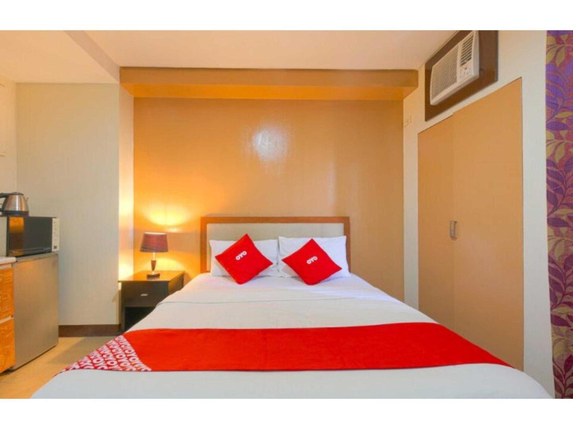 Oyo 769 Poblacion Suites Polaris Makati City Екстер'єр фото
