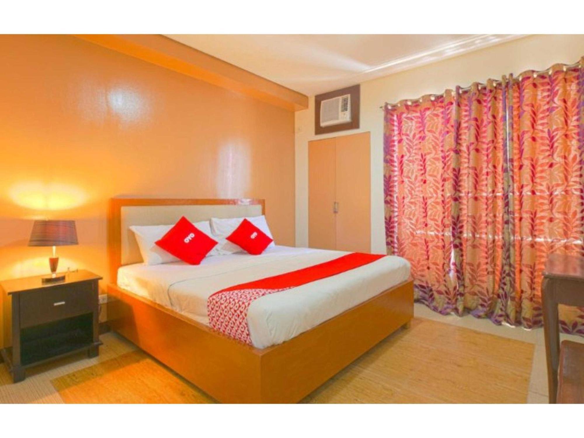 Oyo 769 Poblacion Suites Polaris Makati City Екстер'єр фото
