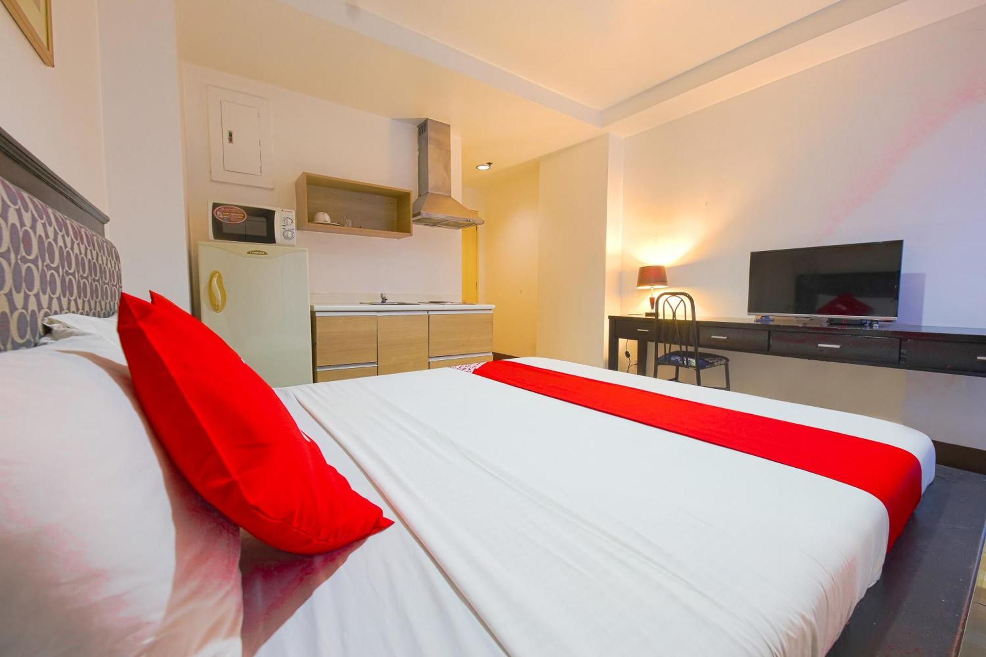 Oyo 769 Poblacion Suites Polaris Makati City Екстер'єр фото