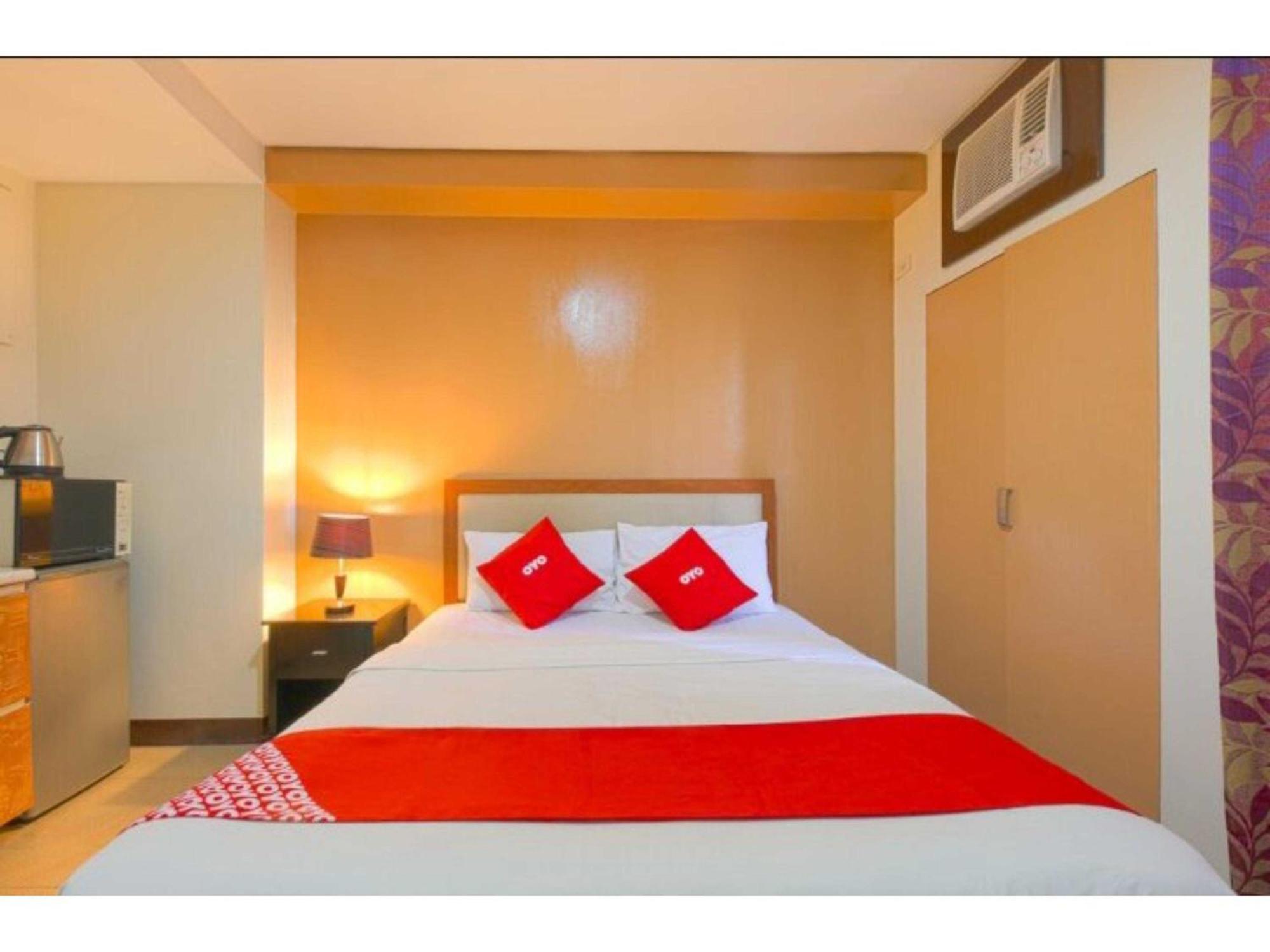 Oyo 769 Poblacion Suites Polaris Makati City Екстер'єр фото